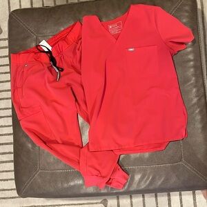 FIGS red set jogger/catarina shirt